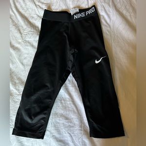 Nike pro crop leggings